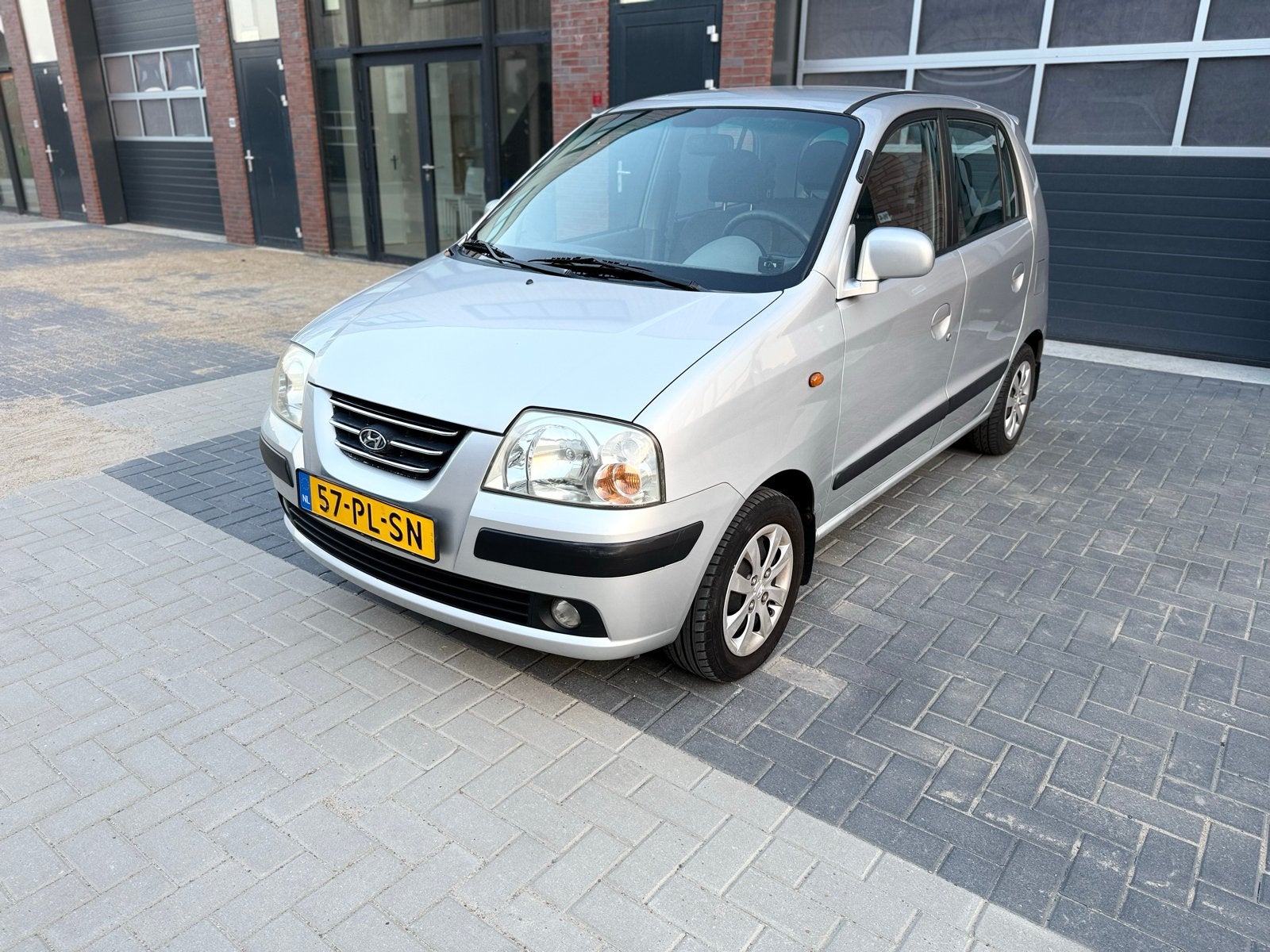 Hyundai Atos 1.1i Dynamic Young AUT 2004 Grijs, Auto's, Hyundai, 15 km/l, 31 €/maand, 4 cilinders, Origineel Nederlands