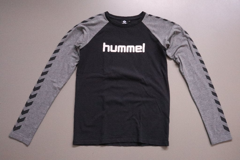 maat 176 shirt lange mouw zwart en grijs Hummel zgan, Ophalen of Verzenden, Zo goed als nieuw, Shirt of Longsleeve, Hummel