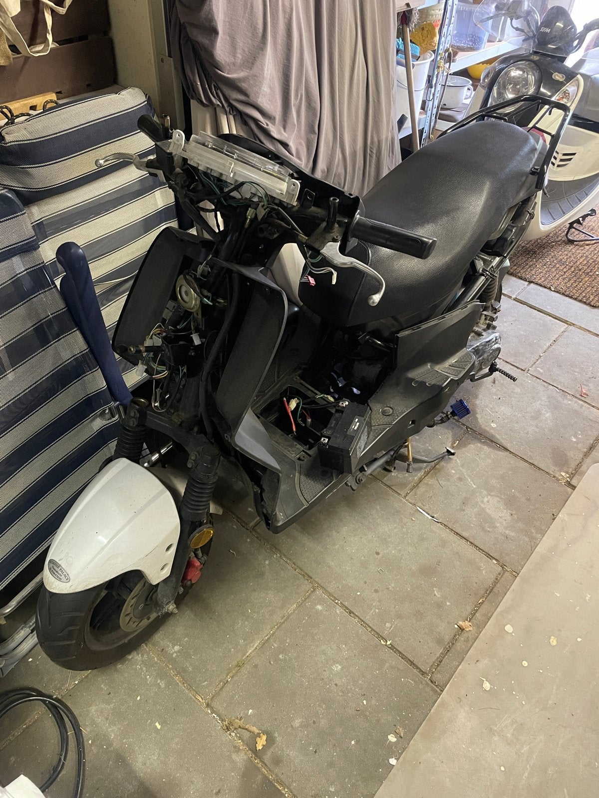 Sym scooter opknapper - Loopt niet, nieuwe accu, Fietsen en Brommers, Ophalen, Gebruikt, SYM