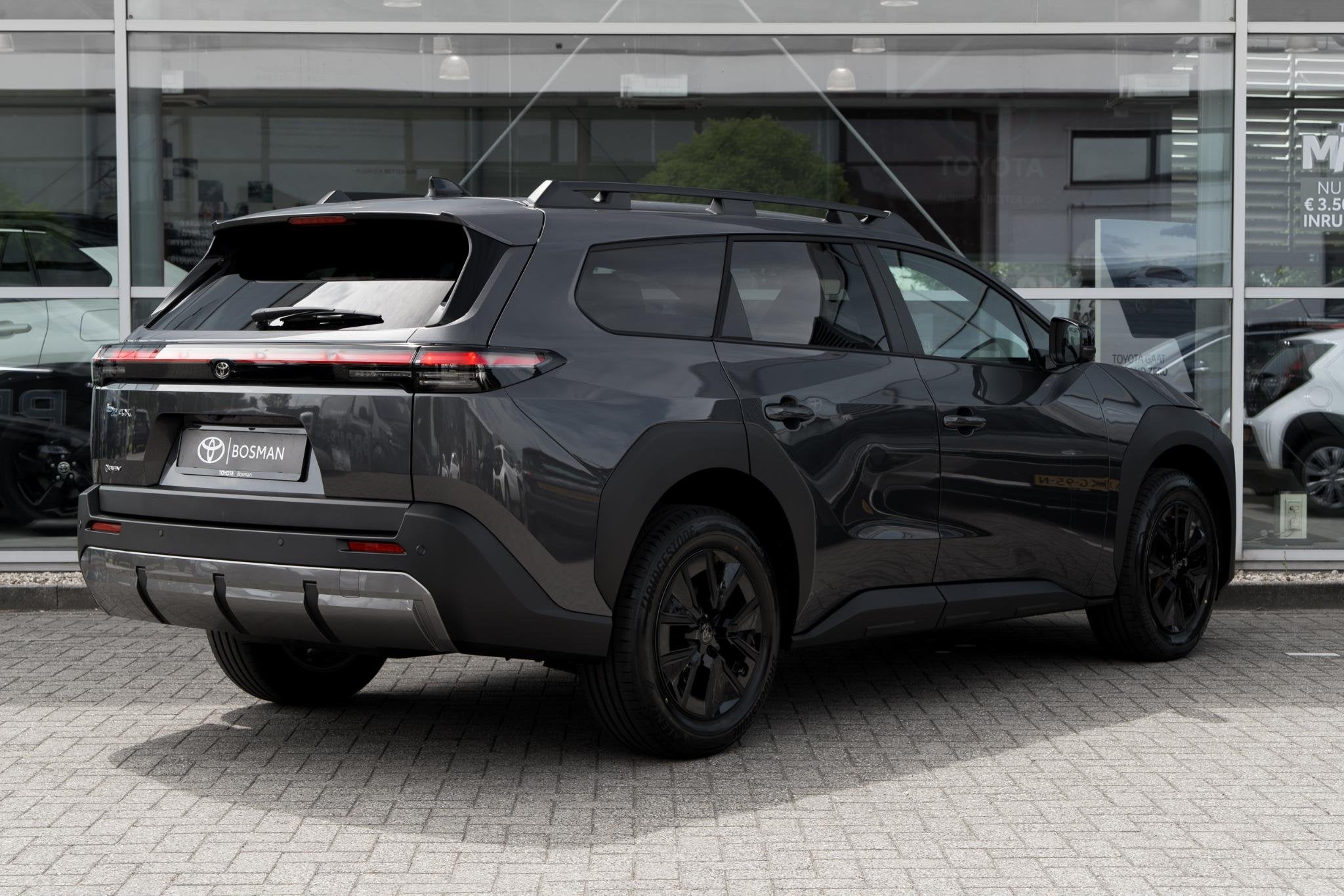Toyota bZ4X Touring Dynamic 75 kWh, Auto's, Gebruikt, 591 km, Leder en Stof, 75 kWh