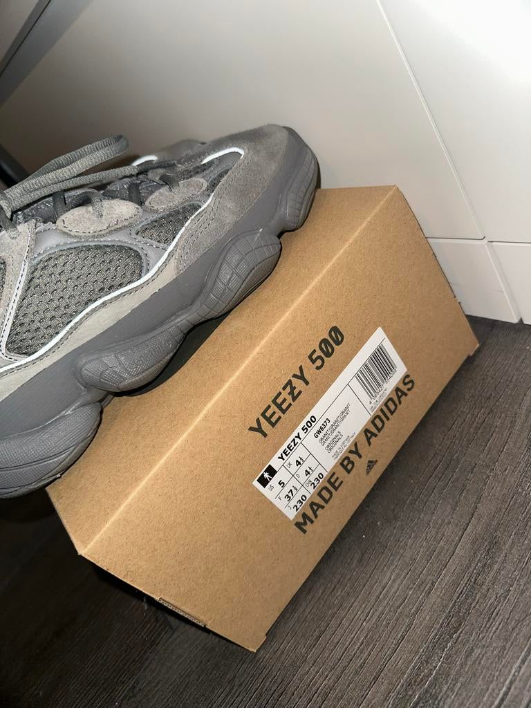 Yeezy 380 - Maat 37 1/3 - Gloednieuw, Kleding | Dames, Schoenen, Nieuw, Sneakers of Gympen, Grijs, Ophalen of Verzenden
