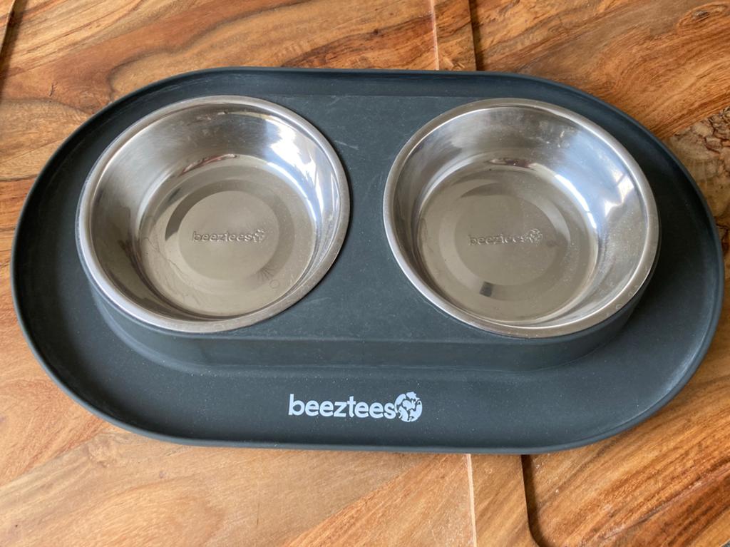 Beeztees silicone dinnerset 2 voer bakjes grijs 40 x 24, Ophalen of Verzenden, Zo goed als nieuw