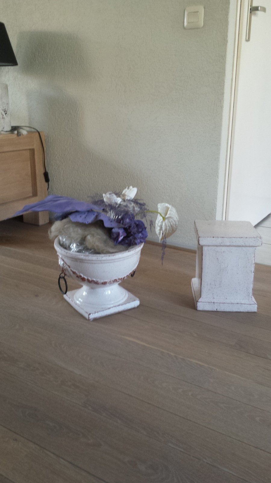 Twee zuilen met potten, Ophalen