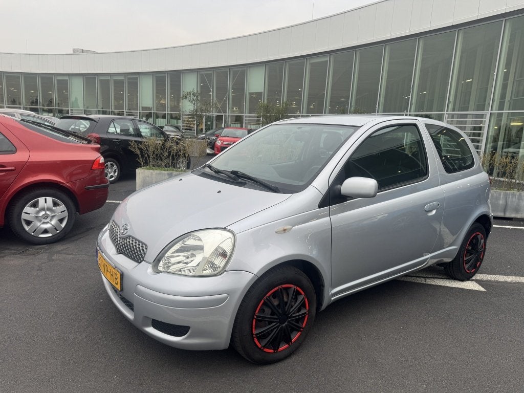 Toyota Yaris 1.3 VVT-i Sol (bj 2004, automaat), Auto's, Gebruikt, 31 €/maand, 4 cilinders, 400 kg