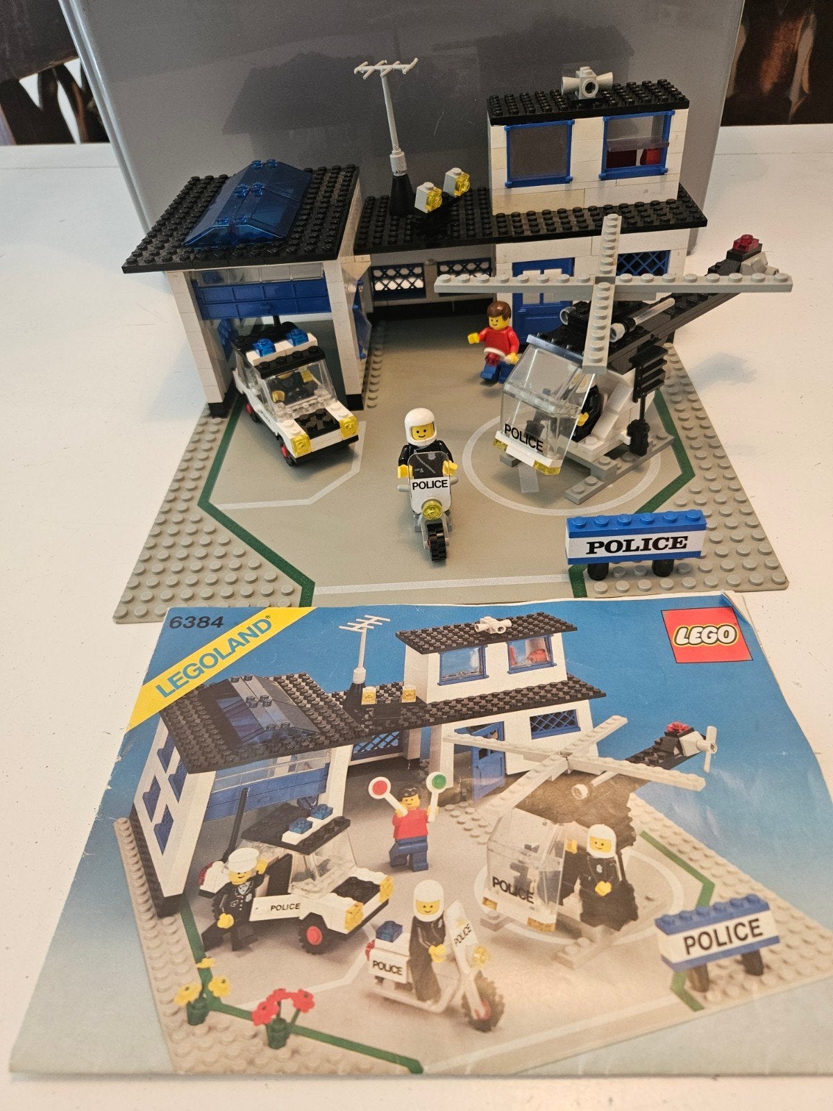 lego politie bureau uit 1983 nr 6384, Ophalen, Inclusief minifiguren, Lego, Complete set