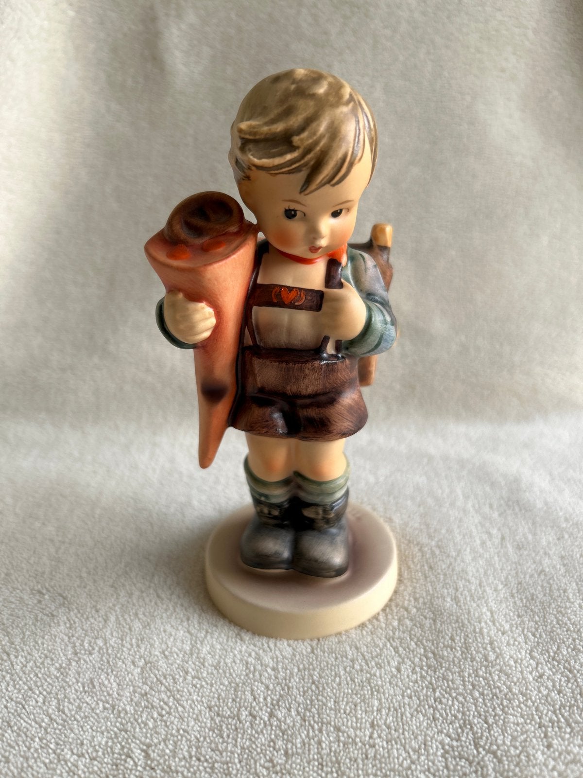 Hummel Goebel beeldje - Jongen met schooltas, Ophalen of Verzenden, Gebruikt