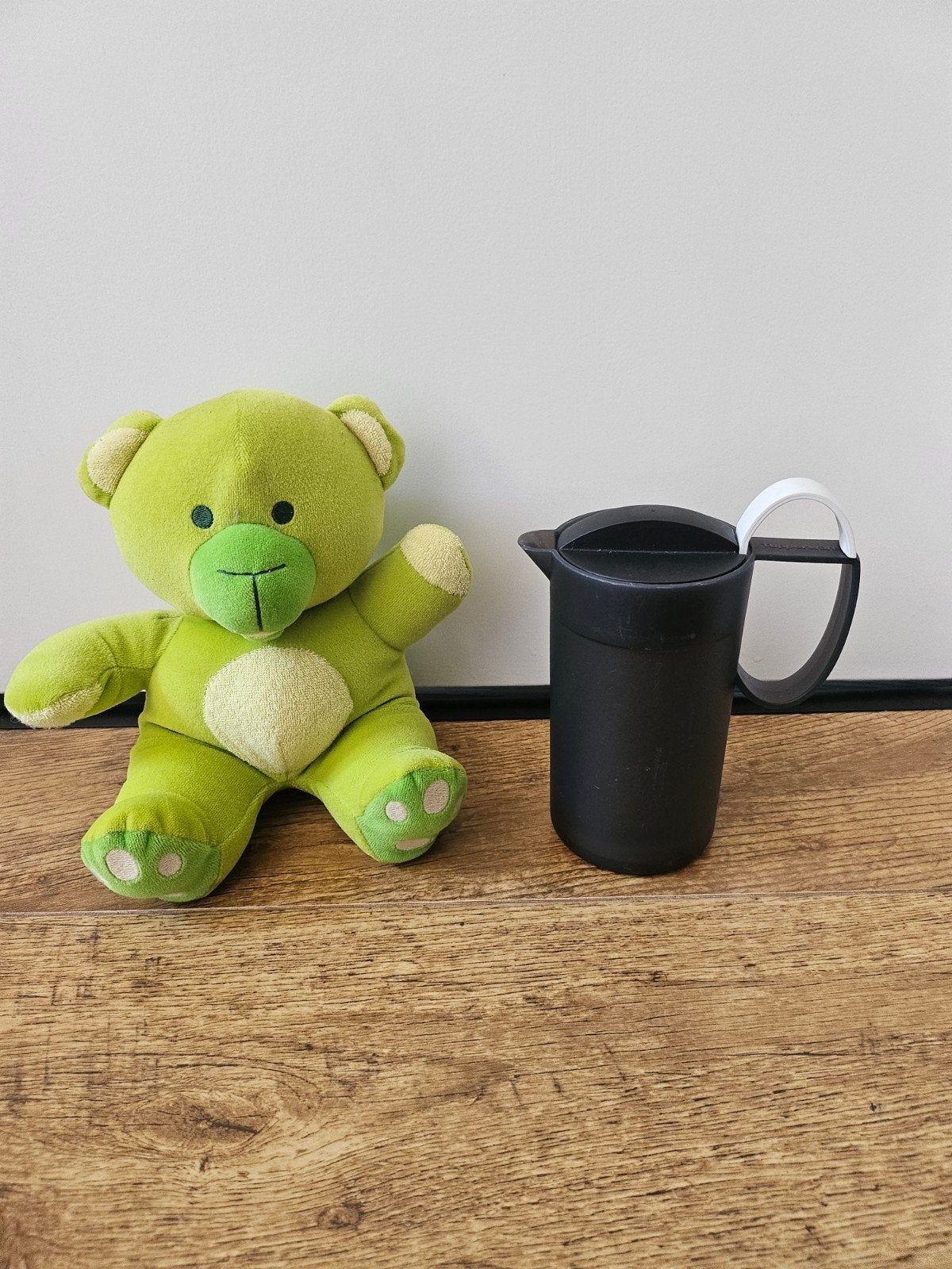 * Tupperware melkopschuimer zwart wit €15, Huis en Inrichting, Wit, 500 ml, Beker of Kan, Met deksel