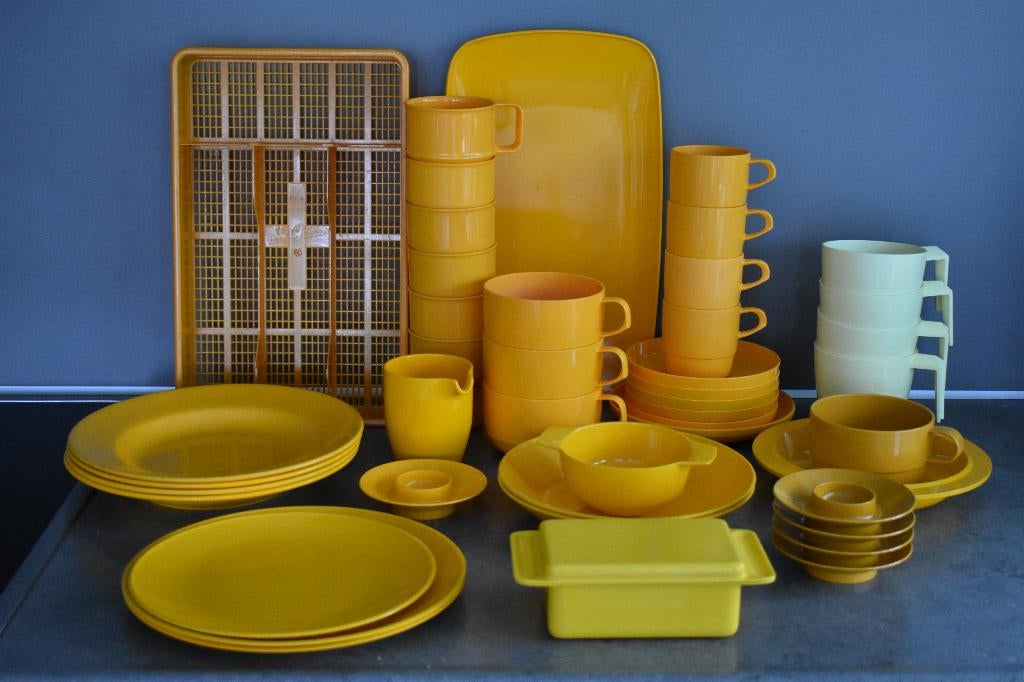 Mepal retro geel buiten servies borden bekers kopjes etc etc, Overige materialen, Gebruikt, Ophalen of Verzenden, Bord(en)