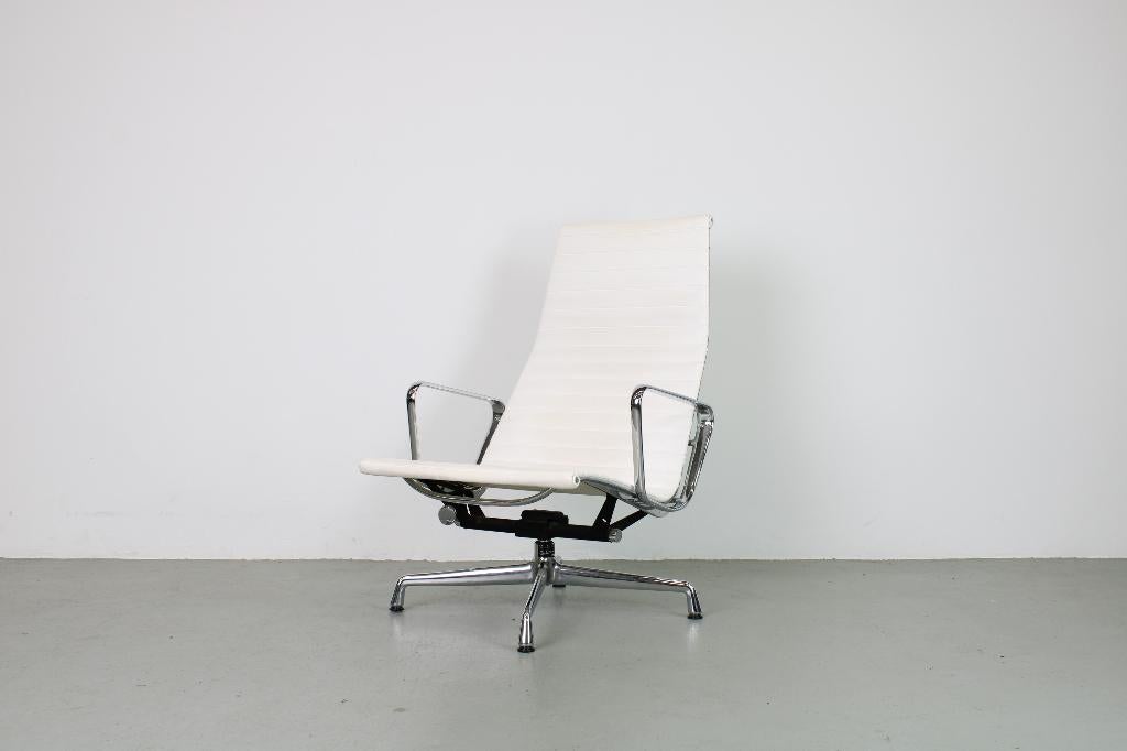 Vitra EA 124 fauteuil, wit Nauguhyde, chroom, Huis en Inrichting, Ophalen, Gebruikt, Minder dan 75 cm, Leer