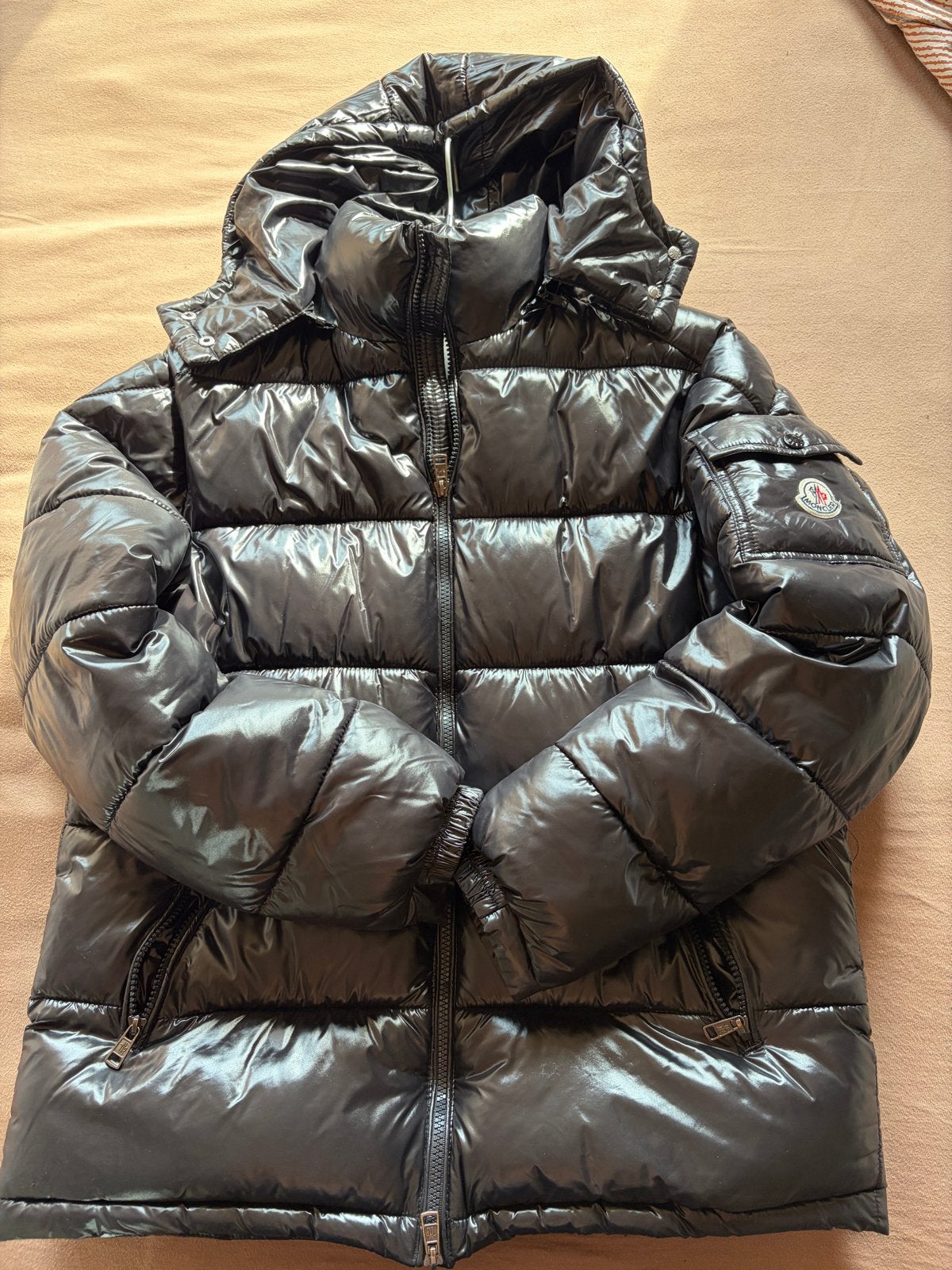 Moncler Jas - Glanzend Zwart Donsjack met Capuchon, Ophalen of Verzenden, Zo goed als nieuw, Zwart