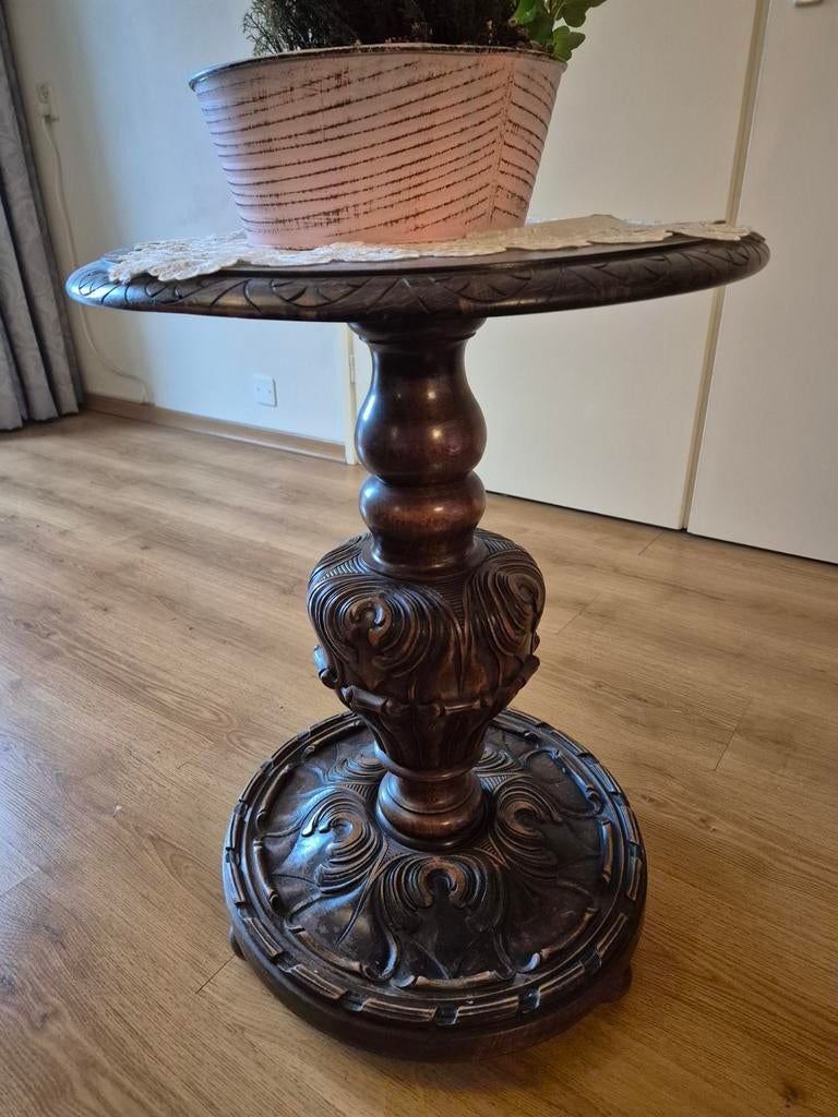 Antieke bijzettafel met houtsnijwerk, Antiek en Kunst, Ophalen