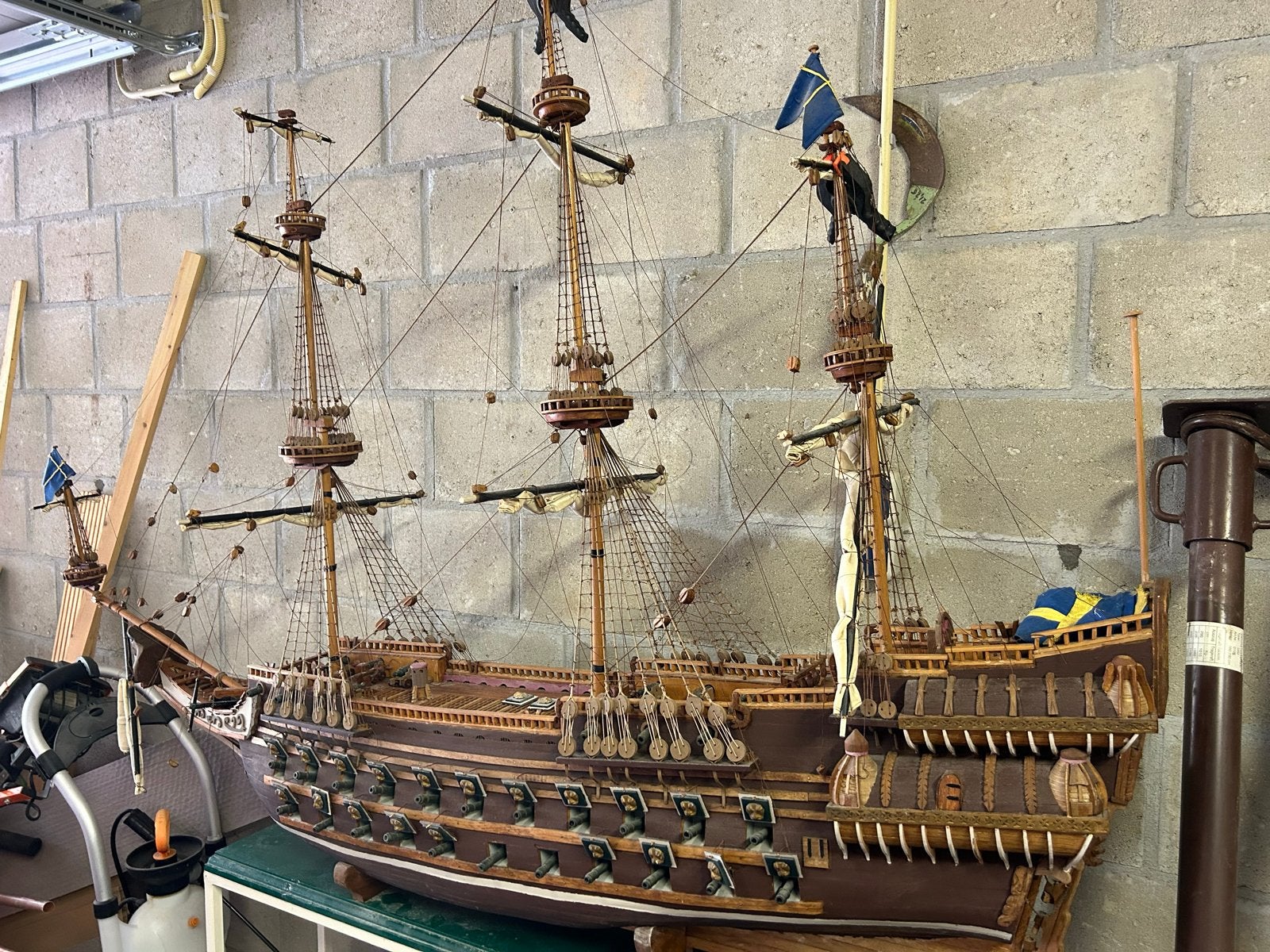 Gedetailleerd schaalmodel van een historisch zeilschip, Hobby en Vrije tijd, Ophalen, Gebruikt, Groter dan 1:32, Overige merken