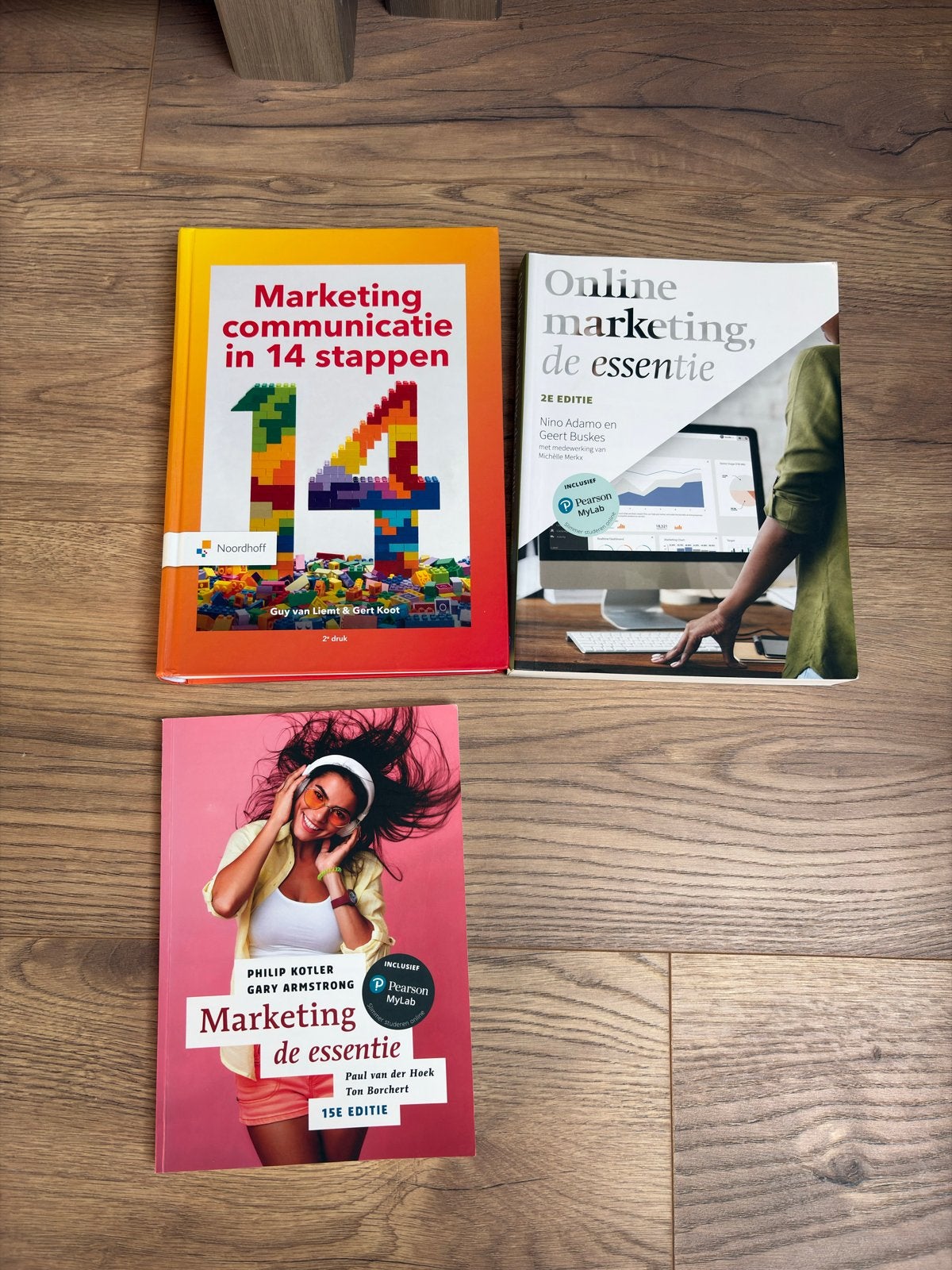 Marketing boeken: Communicatie, Online, Essentie, Boeken, Ophalen of Verzenden, Gamma, Zo goed als nieuw, HBO