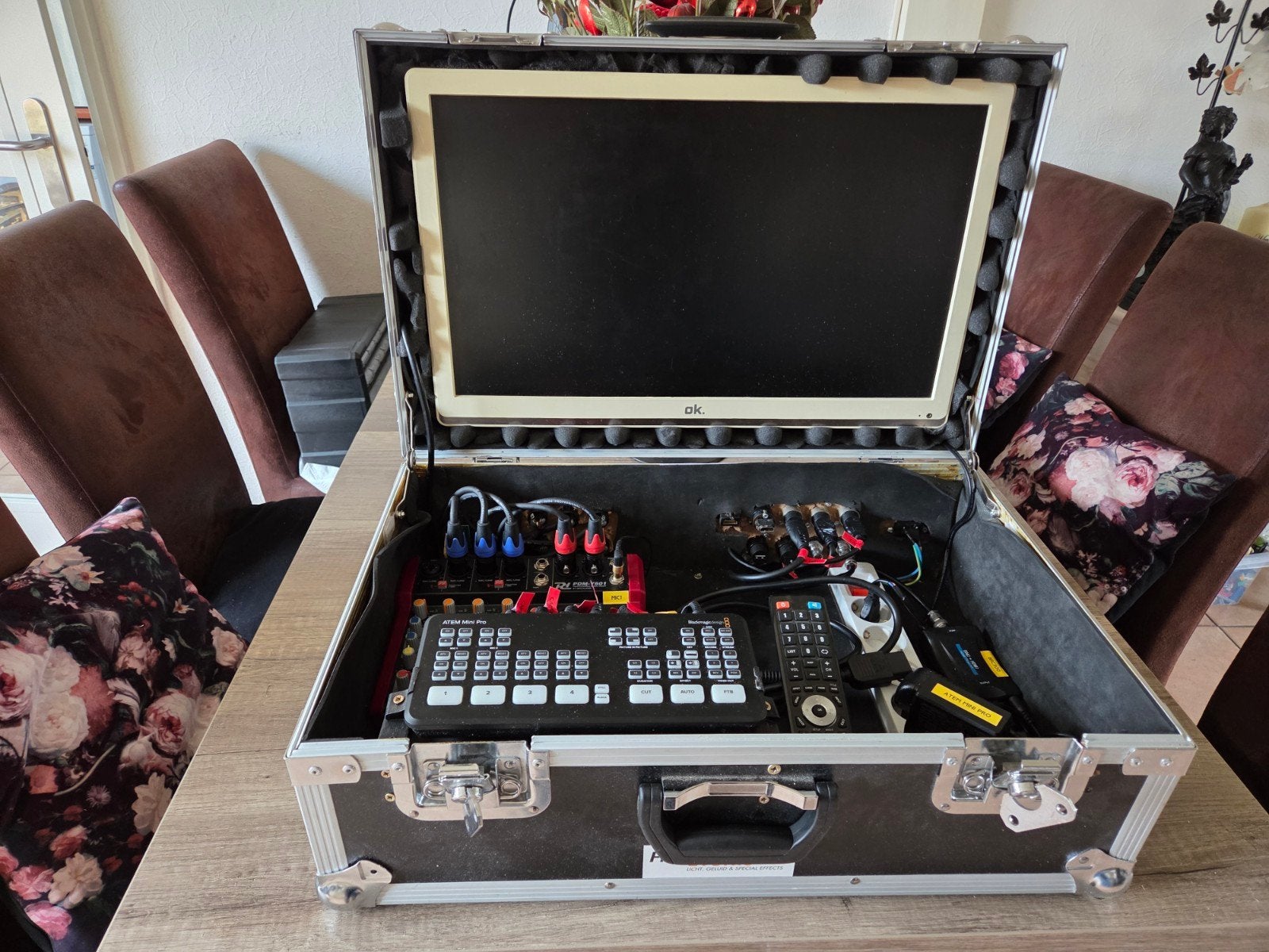 TE KOOP STREAMINGS FLIGHTCASE, Ophalen