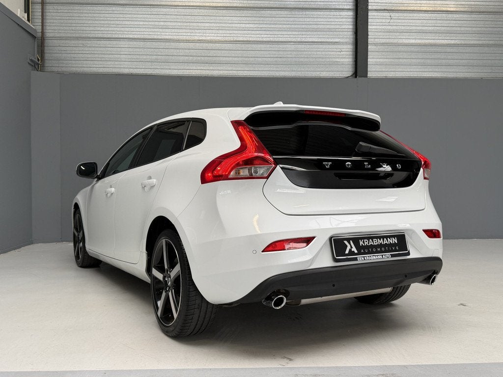 Volvo V40 T3 Polar+ Sport Panorama|Leder|Automaat|LED|, Zwart, 4 cilinders, Wit, Leder