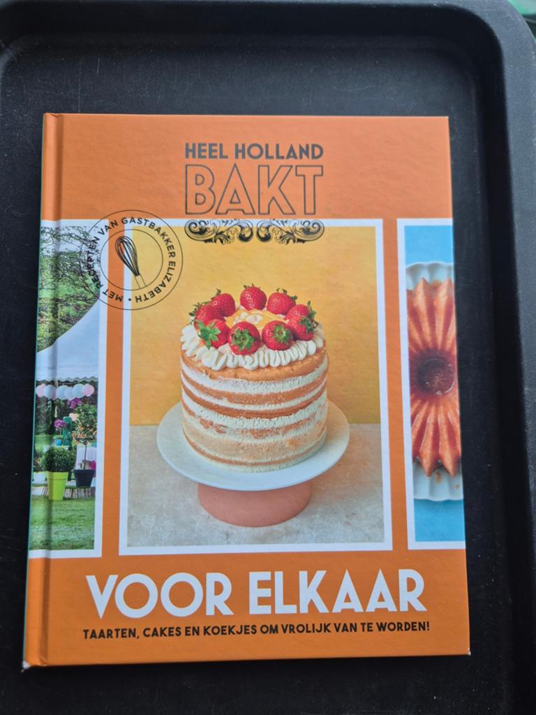 Heel Holland Bakt Voor Elkaar - Bakboek, Boeken, Taart, Gebak en Desserts, Ophalen of Verzenden, Zo goed als nieuw, Nederland en België