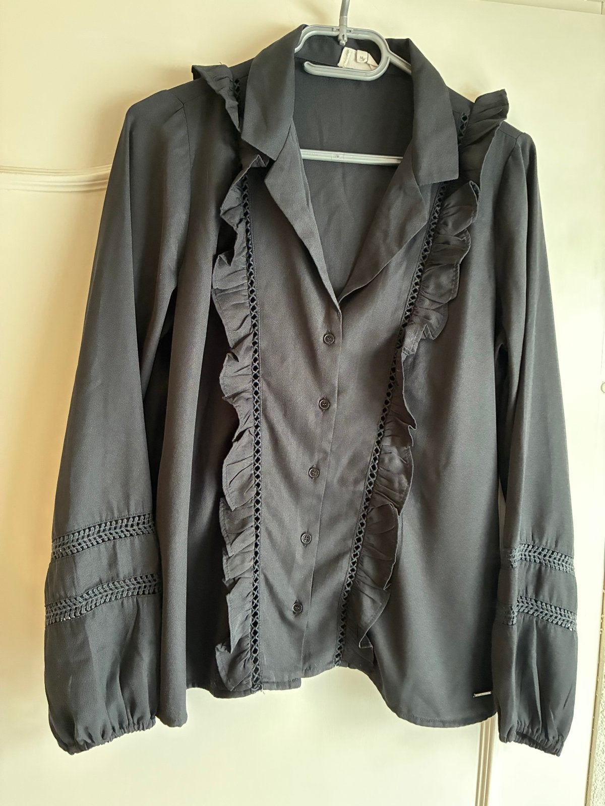 Mooie Revelation blouse met ruches M, Ophalen of Verzenden, Zo goed als nieuw, Maat 38/40 (M), Zwart