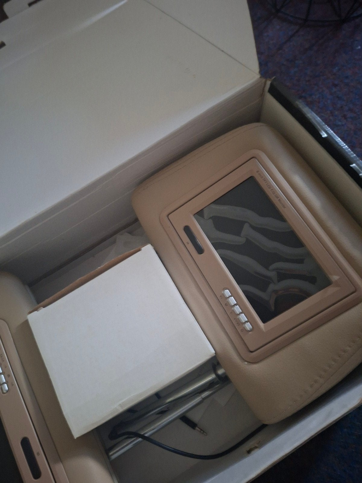 Hoofdsteun met ingebouwd TFT LCD scherm - Beige (2 stuks), Auto diversen, Ophalen of Verzenden, Zo goed als nieuw