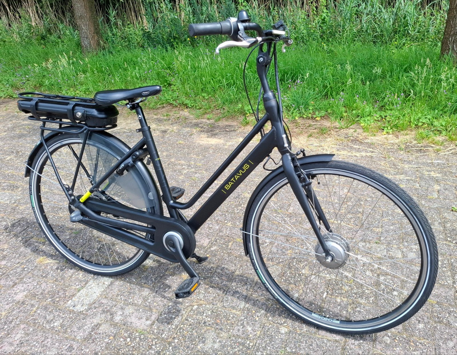 Elektrische mat zwarte Batavus Fonk damesfiets, 50cm hoog✅️, Fietsen en Brommers, Fietsen | Dames | Damesfietsen, Ophalen, (Extra) lage instap