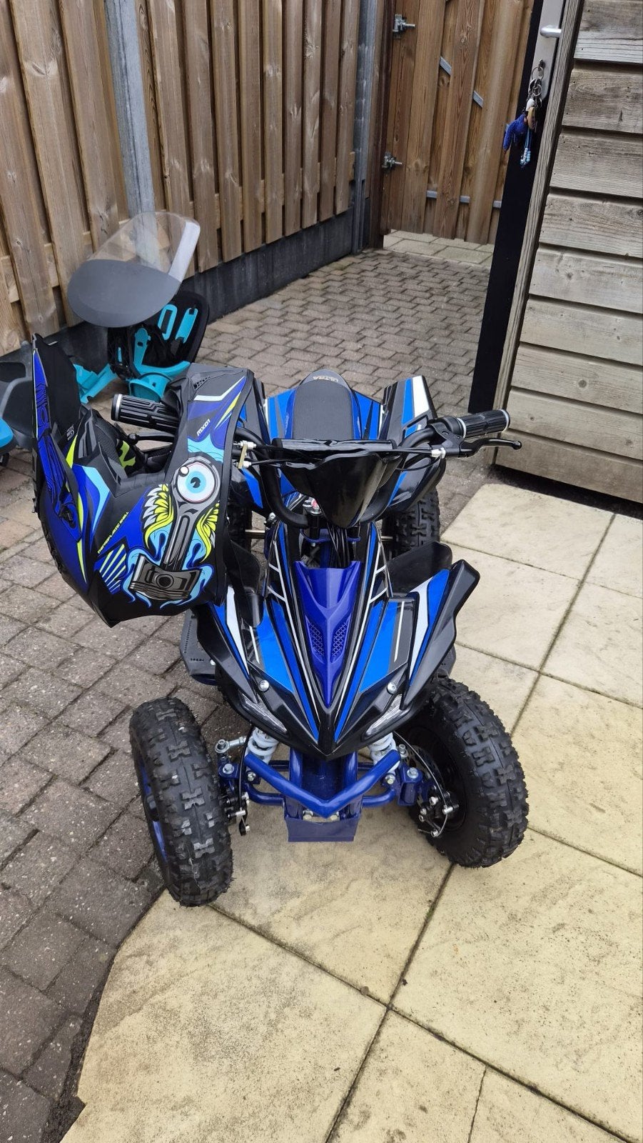 Elektrische kinderquad met helm en slot, Ophalen of Verzenden