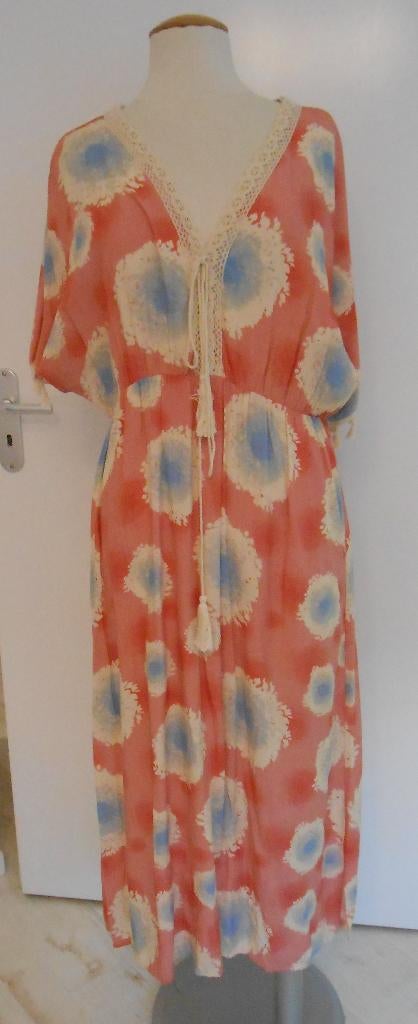 New Collection jurk koraalrood mt L (40/42), Kleding | Dames, Maat 42/44 (L), Nieuw, Ophalen of Verzenden, Onder de knie