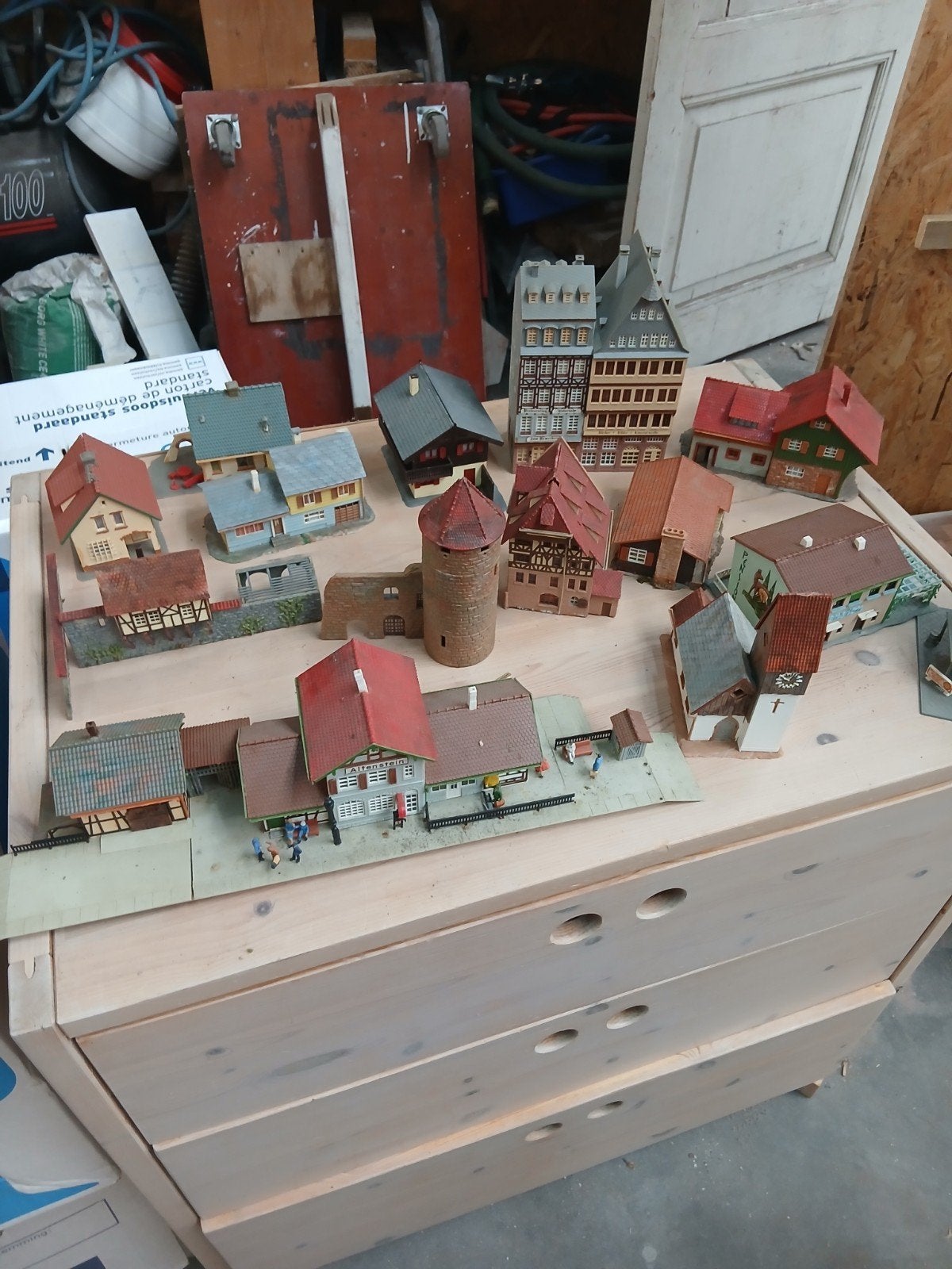 Diverse modelbouw huisjes en gebouwen (sommige te lijmen), Ophalen, Gebruikt, Brug, Tunnel of Gebouw