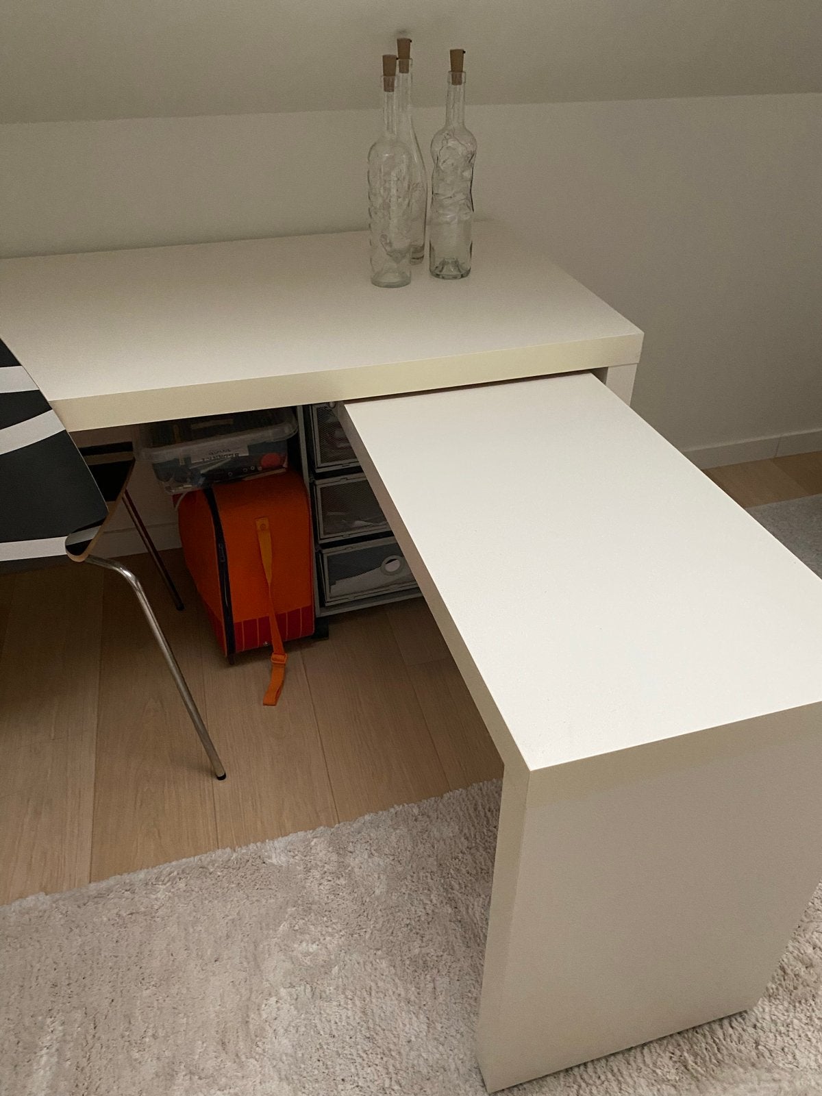 Bureau met uitschuifbaar L-stuk, Ophalen, Opbergruimte, Gebruikt, Spaanplaat of MDF