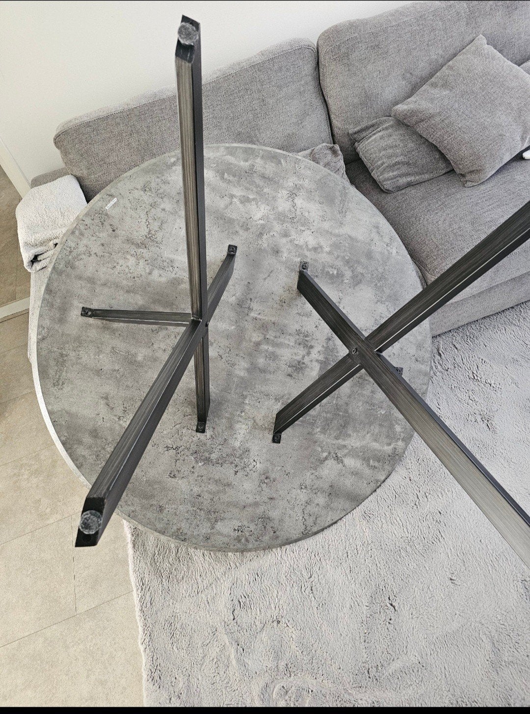 Ronde eethoek betonlook + 3  kuipstoelen ( moet nu weg!), Ophalen, Gebruikt, 100 tot 150 cm, Rond