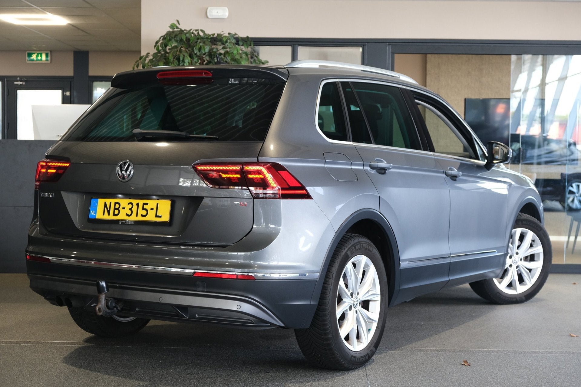 Volkswagen Tiguan 1.4 TSI ACT Highline DSG 150 PK Navi ACC V, Dealer onderhouden, 4 cilinders, 150 pk, Alcantara