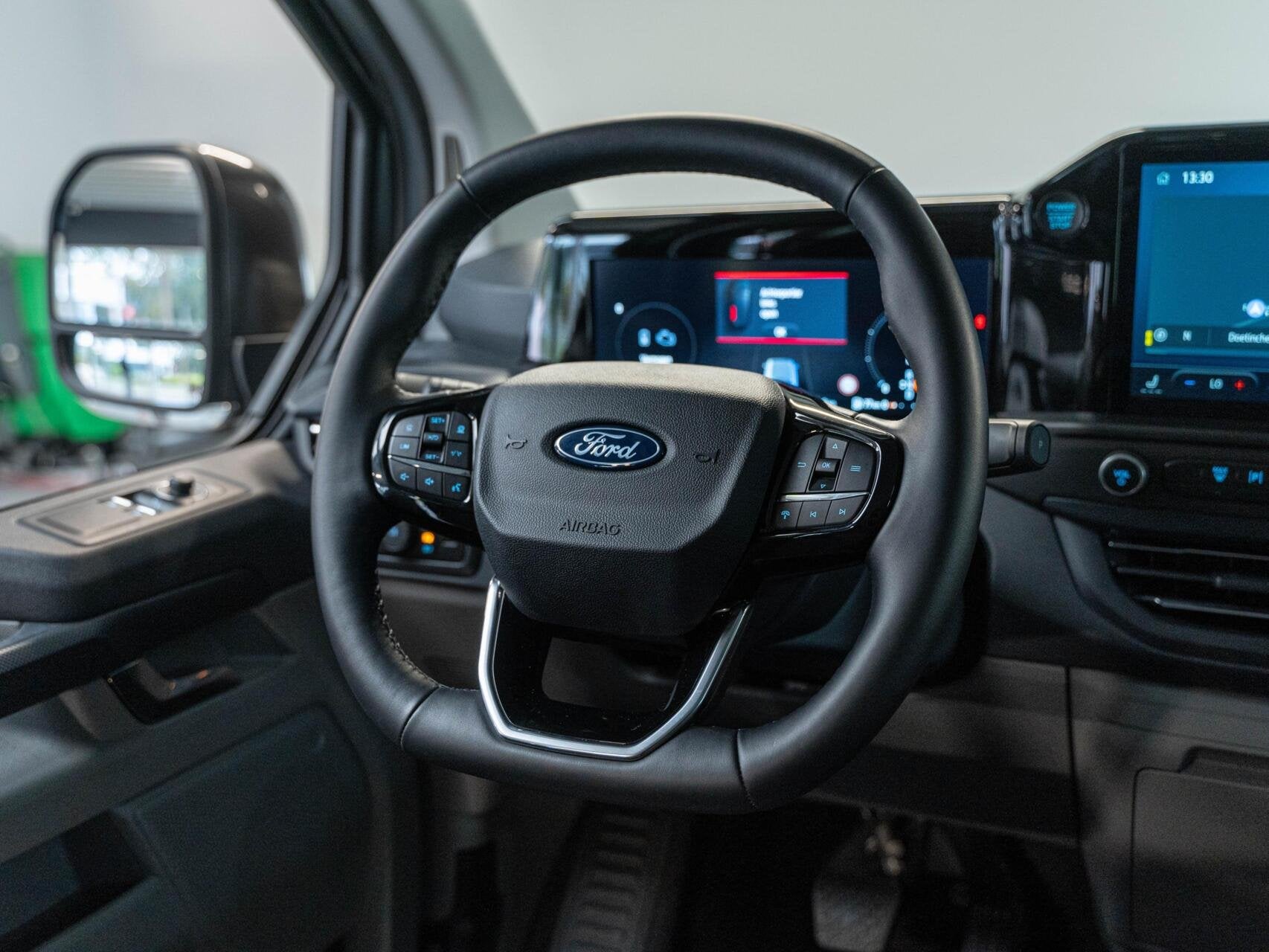 Ford Transit Custom Combi 340 2.5 PHEV L2H1 Limited 9 pers, Automaat, 232 pk, Gebruikt, Euro 6