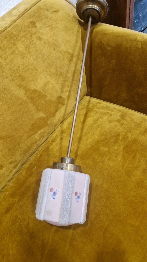 Antiek messing lamp met roze en ruw glas kapje, Ophalen of Verzenden