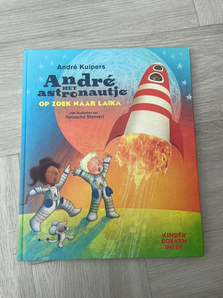 André het astronautje op zoek naar Laika, Boeken, Ophalen of Verzenden, Zo goed als nieuw, Prentenboek