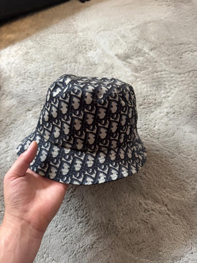 Dior bucket hat, Ophalen of Verzenden, Zo goed als nieuw, One size fits all
