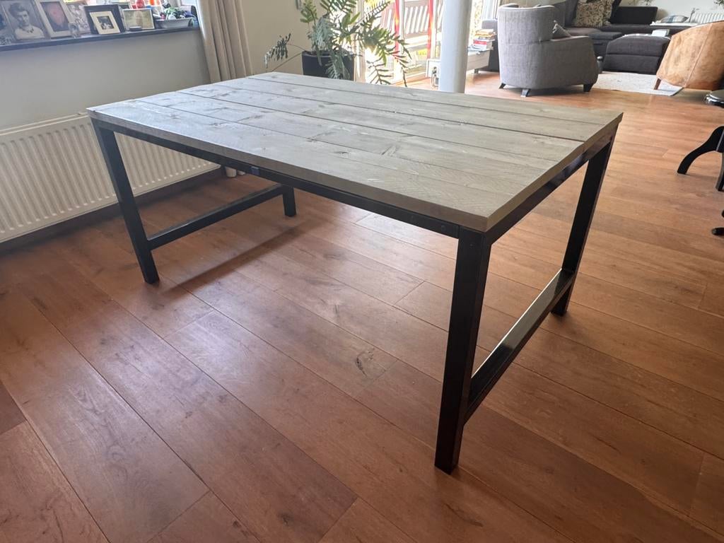 Sfeervolle tafel hout met stevig frame, Ophalen, 50 tot 100 cm, Zo goed als nieuw, 150 tot 200 cm