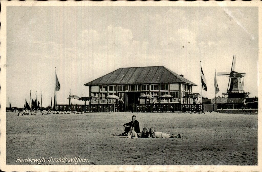 Harderwijk - Strandpaviljoen - Gevel, Ophalen of Verzenden, 1920 tot 1940, Ongelopen, Gelderland