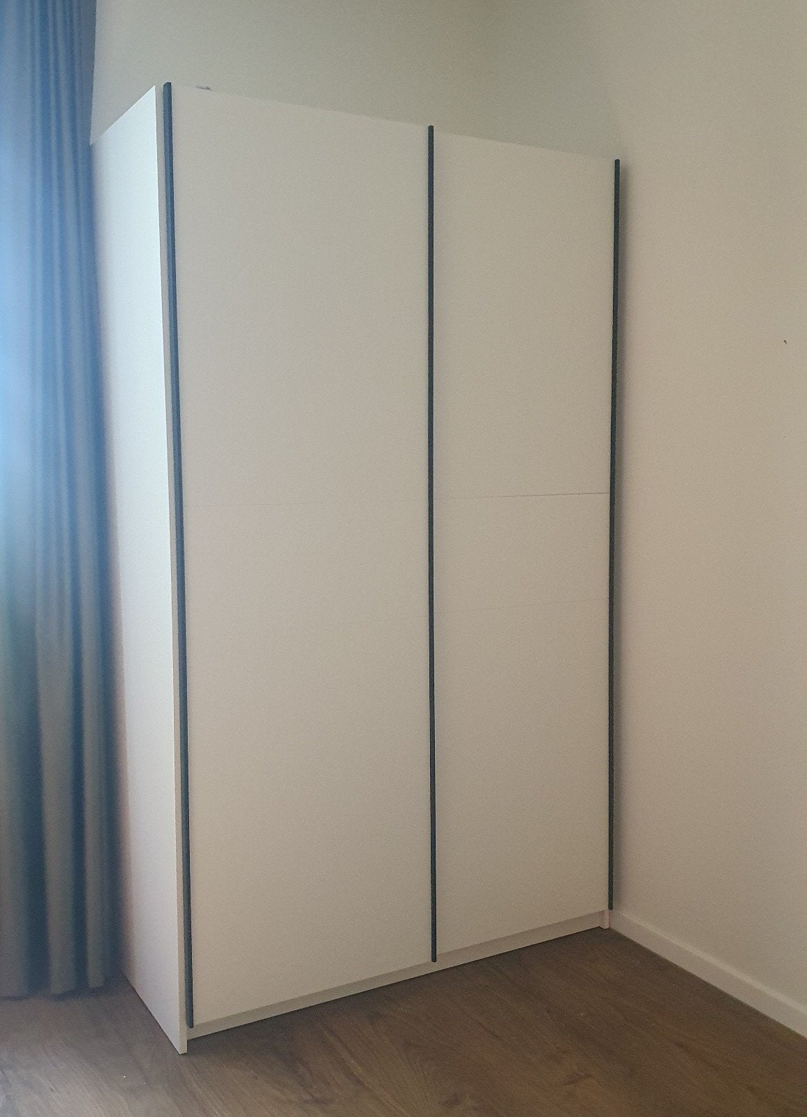 Witte kledingkast met schuifdeuren - GENUA, Huis en Inrichting, Kasten | Kledingkasten, 100 tot 150 cm, 200 cm of meer, Met plank(en)