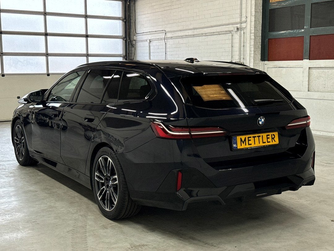 BMW 5-serie Touring 520d M Pakket|CARBONSCHWARZ|Head up|360, Dealer onderhouden, Achterwielaandrijving, 4 cilinders, 2000 kg