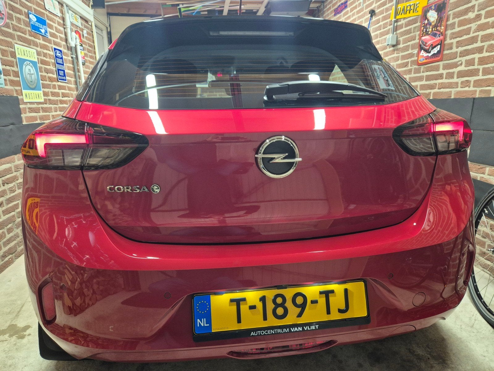 Opel Corsa 50kWh 136pk Aut 2023 Rood, Zwart, Leder en Stof, Origineel Nederlands, Elektrisch