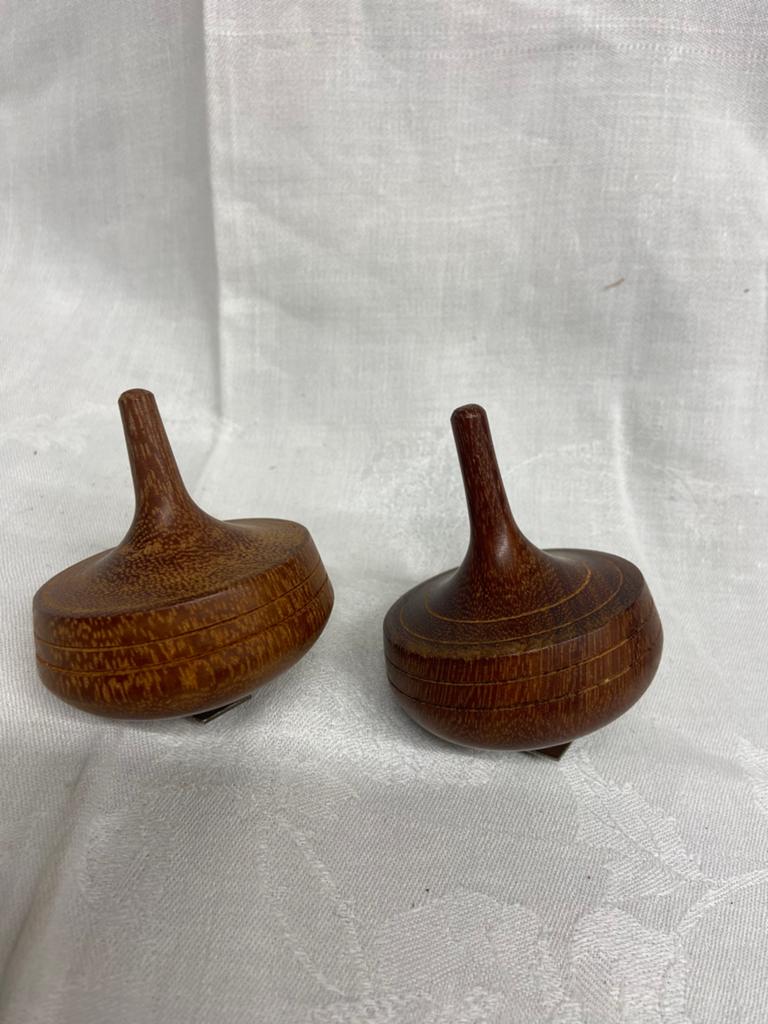 Twee houten tollen, Antiek en Kunst, Ophalen of Verzenden