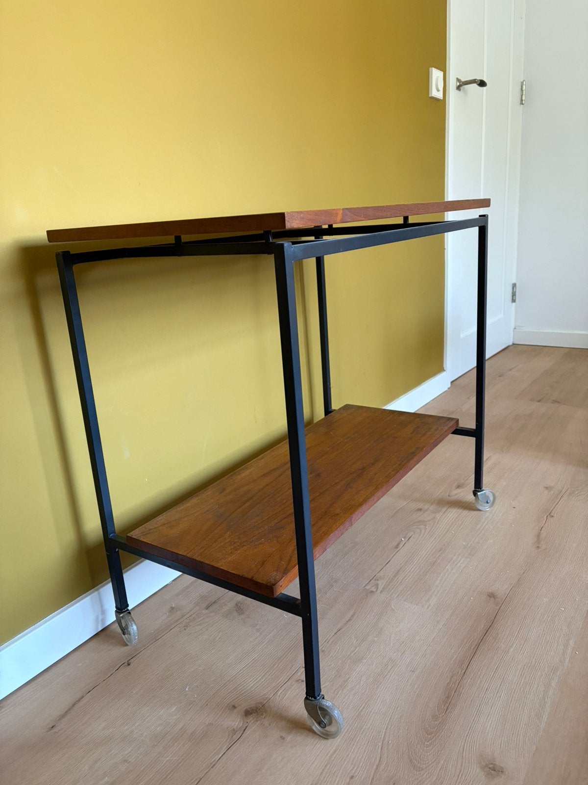 Prachtige vintage bijzettafel, Ophalen, Gebruikt, 55 tot 75 cm, 60 cm of meer