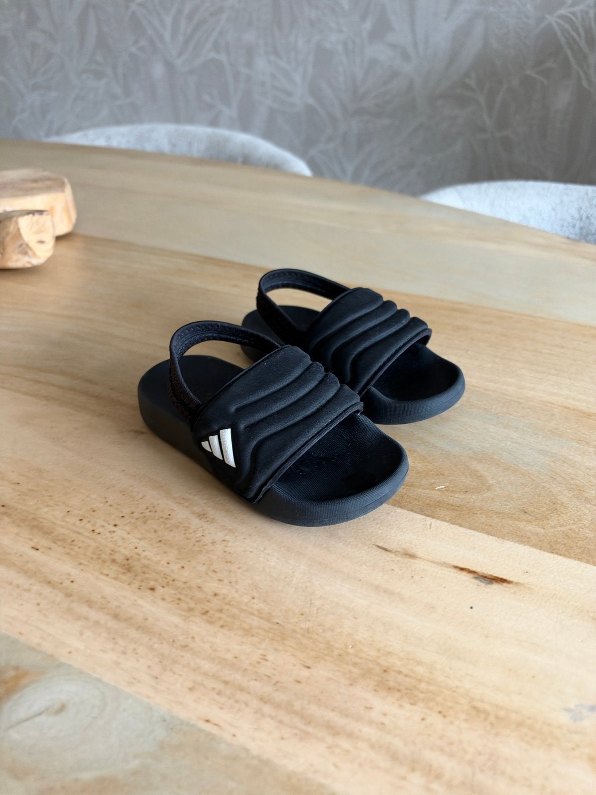 Zgan Adidas Adilette Estrap 2.0 slippers peuters maat 25, Jongen of Meisje, Overige typen, Ophalen of Verzenden, Zo goed als nieuw