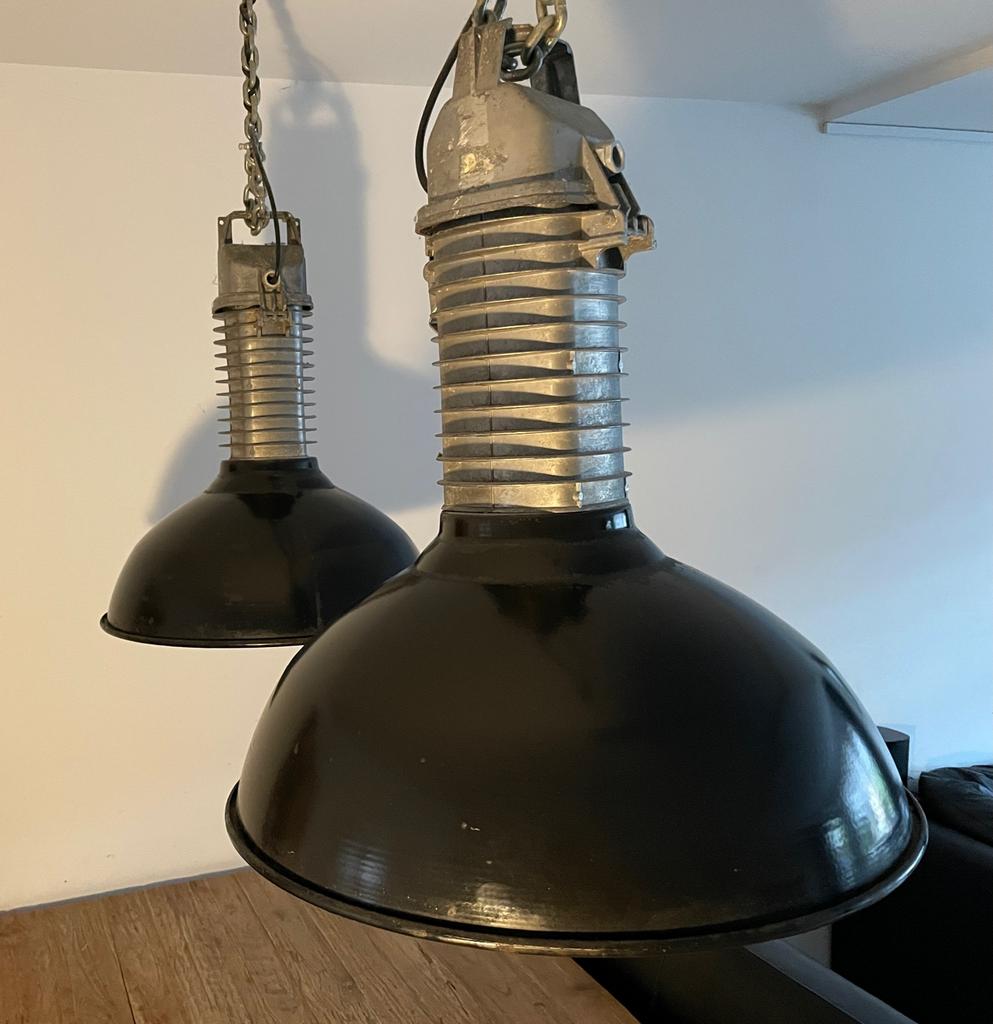 Set van 2 Industriële lampen, Ophalen of Verzenden, Zo goed als nieuw, Metaal, 50 tot 75 cm