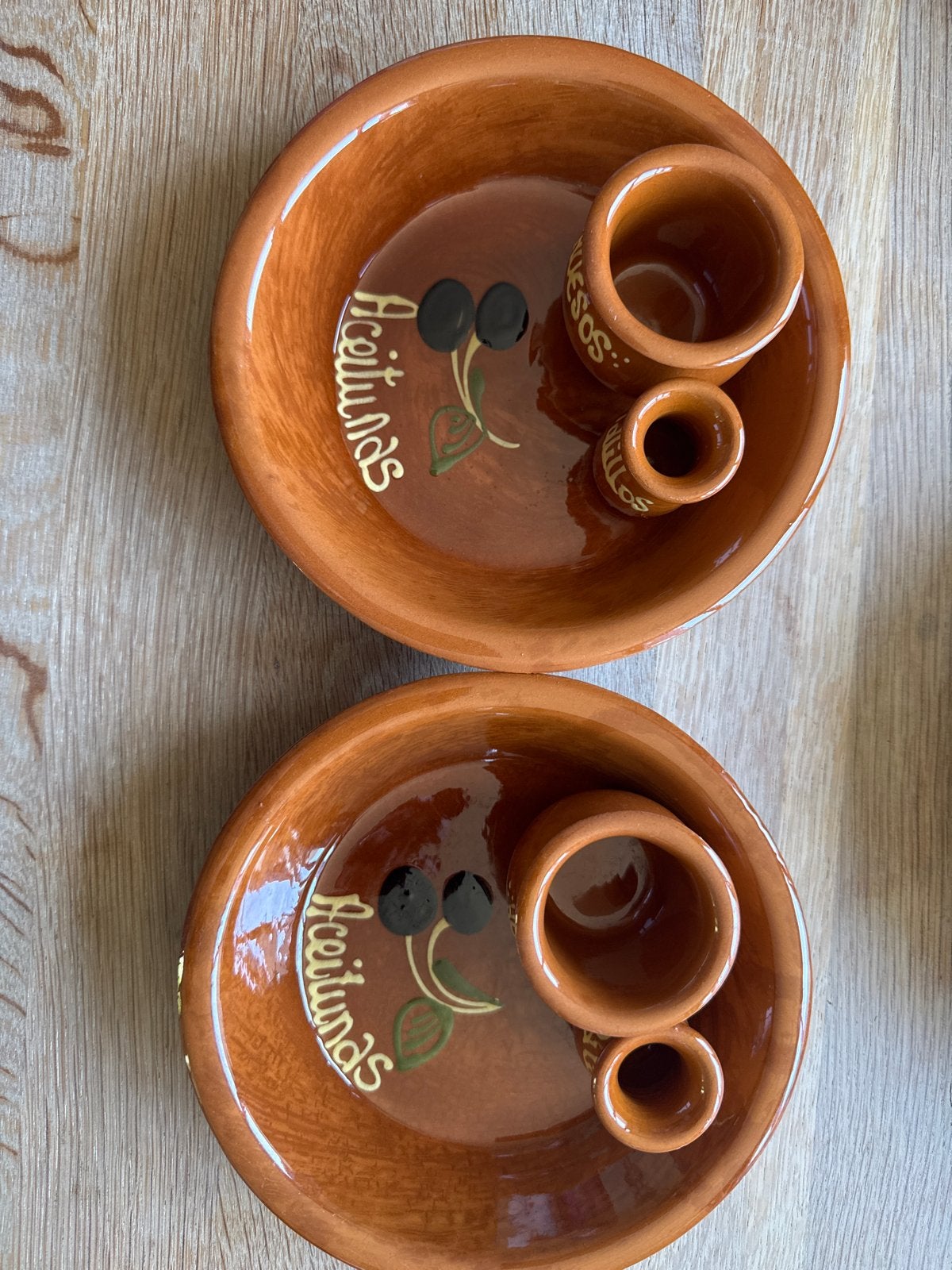 Set van 2 Spaanse olijfschaaltjes met pit- en prikkerhouders, Huis en Inrichting, Keuken | Servies, Ophalen, Overige merken, Nieuw