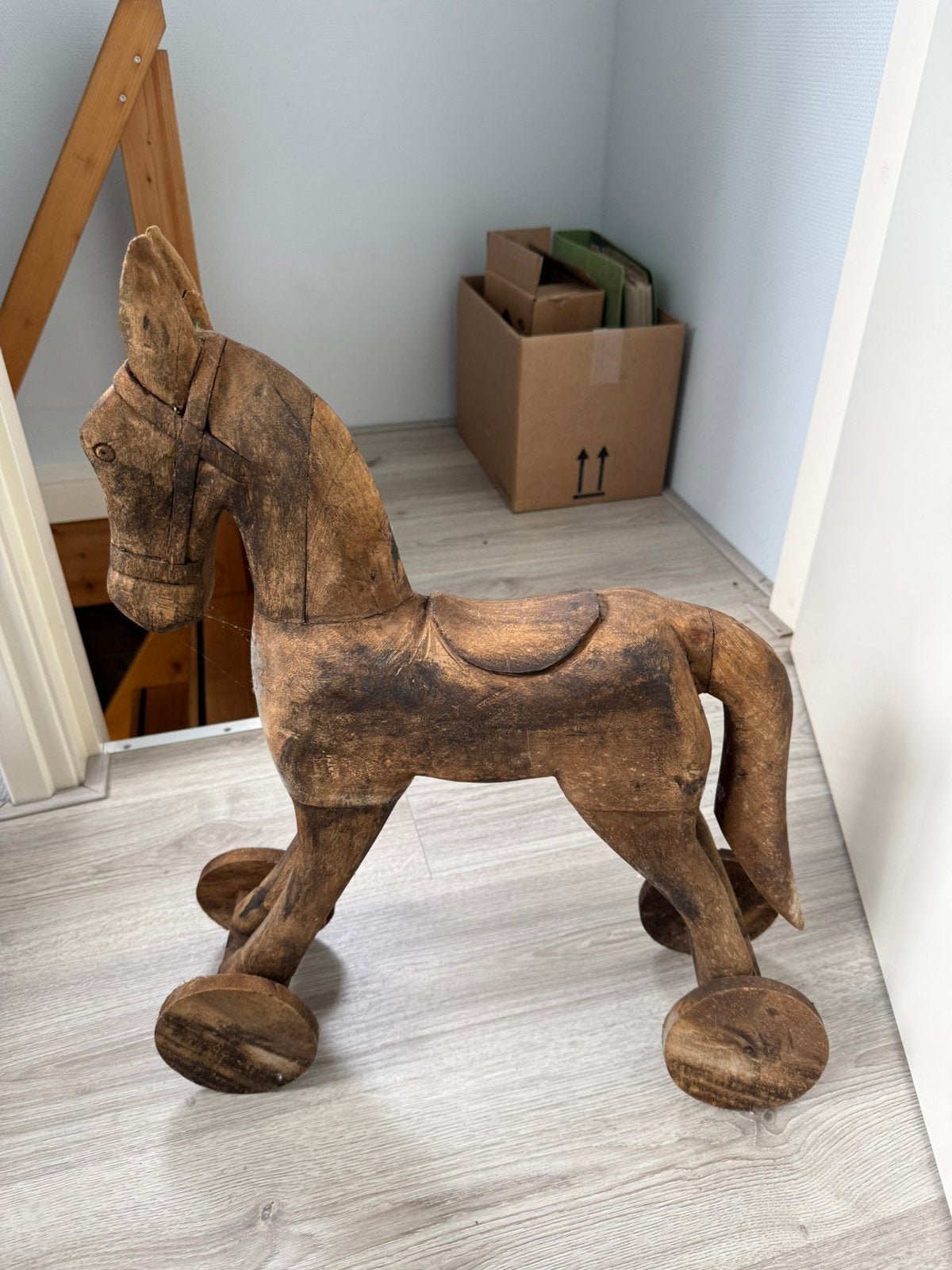 Houten decoratie paard op wieltjes, Huis en Inrichting, Ophalen, Zo goed als nieuw, Hout, Brocante