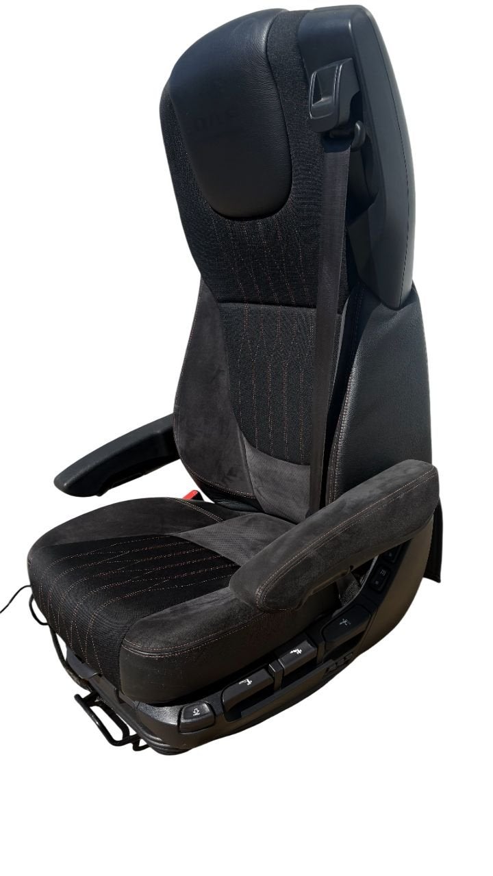 DAF BESTUURDERSZITPLAATS MET DAF LOGO GEBRUIKT 2437894U, Auto-onderdelen, Vrachtwagen-onderdelen, Interieur en Bekleding, Gebruikt