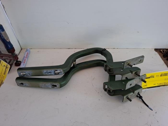 Scharnier Achterklep van een Alfa Romeo Spider, Gebruikt, -, Verzenden, -