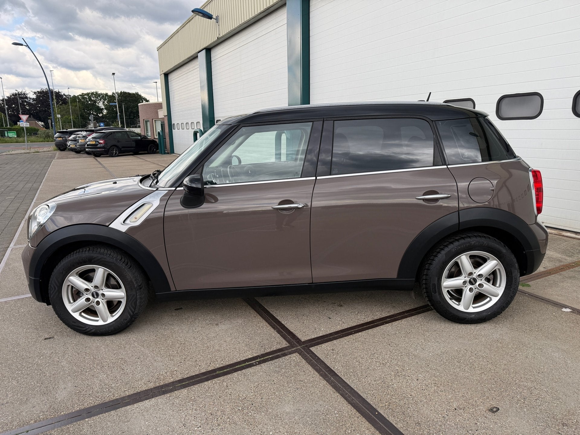 Mini 5 Deurs 1.6 Countryman Automaat, Stof, Gebruikt, Bruin, 4 stoelen