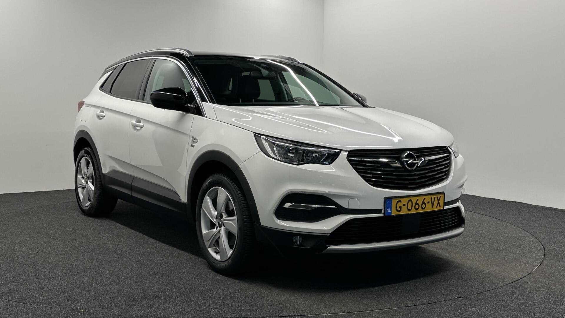 Opel Grandland X 1.2 Turbo Innovation CAMERA NAVI LM CARPLAY, Auto's, Voorwielaandrijving, Gebruikt, 1199 cc, Met garantie (alle)