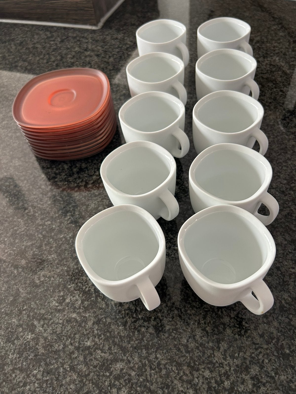10 Nespresso kopjes met schoteltjes, Ophalen of Verzenden, Zo goed als nieuw, Overige typen