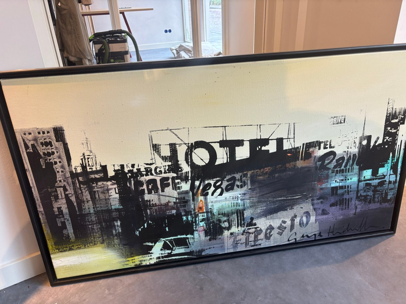City-Scape serie 'Hotel Vegas' - George Heidweiller, Ophalen, Ingelijst, Gemengde techniek, Stadsgezicht